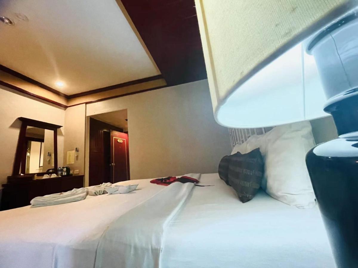 The Top Patong Resort. Экстерьер фото