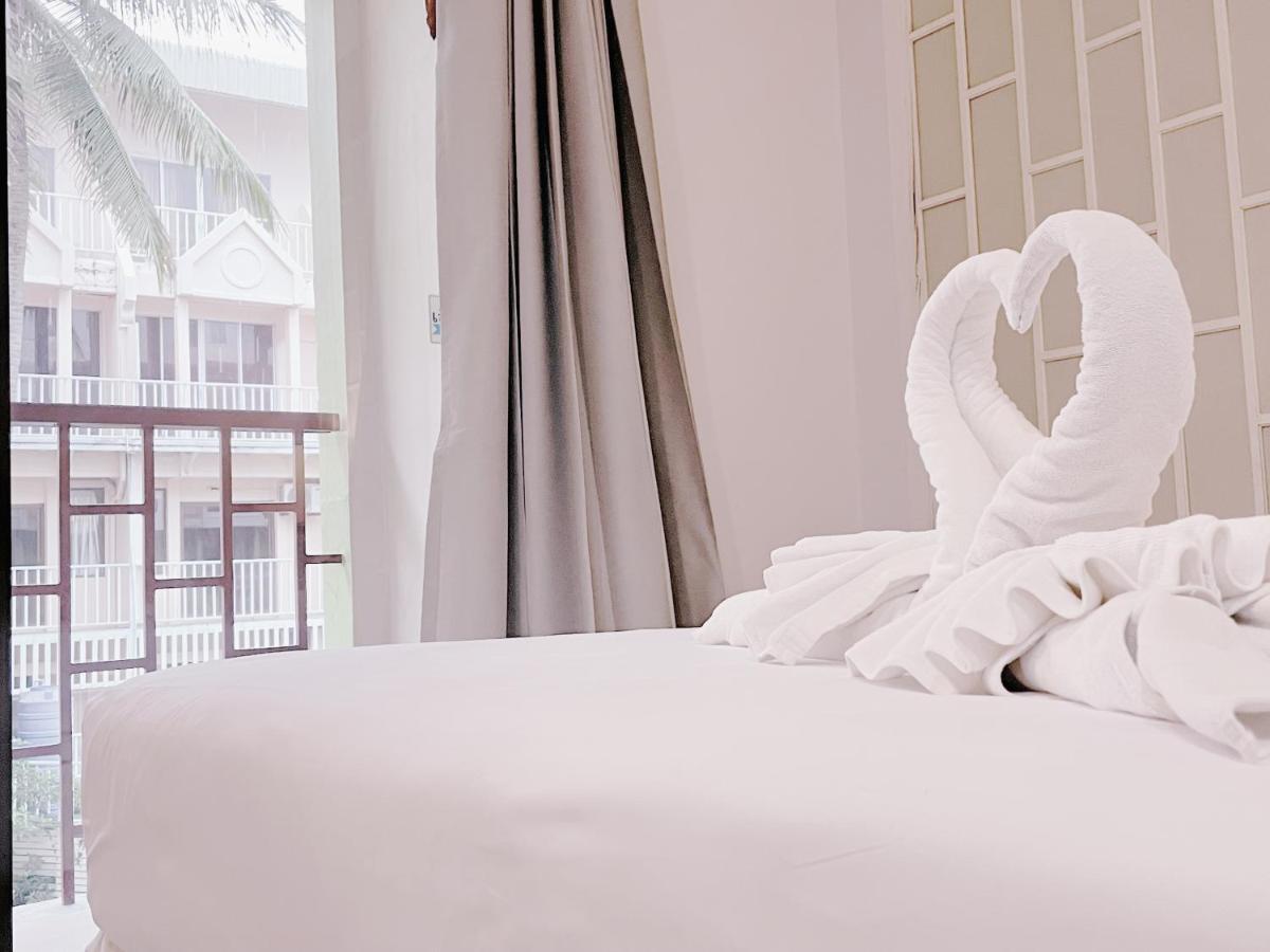 The Top Patong Resort. Экстерьер фото